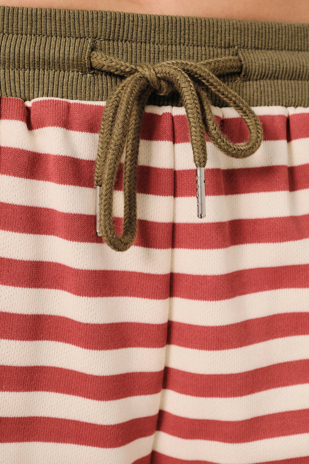 Drawstring Contrast Detail Pintuck Stripe Sweatshorts: Cream-Mauve Stripe
