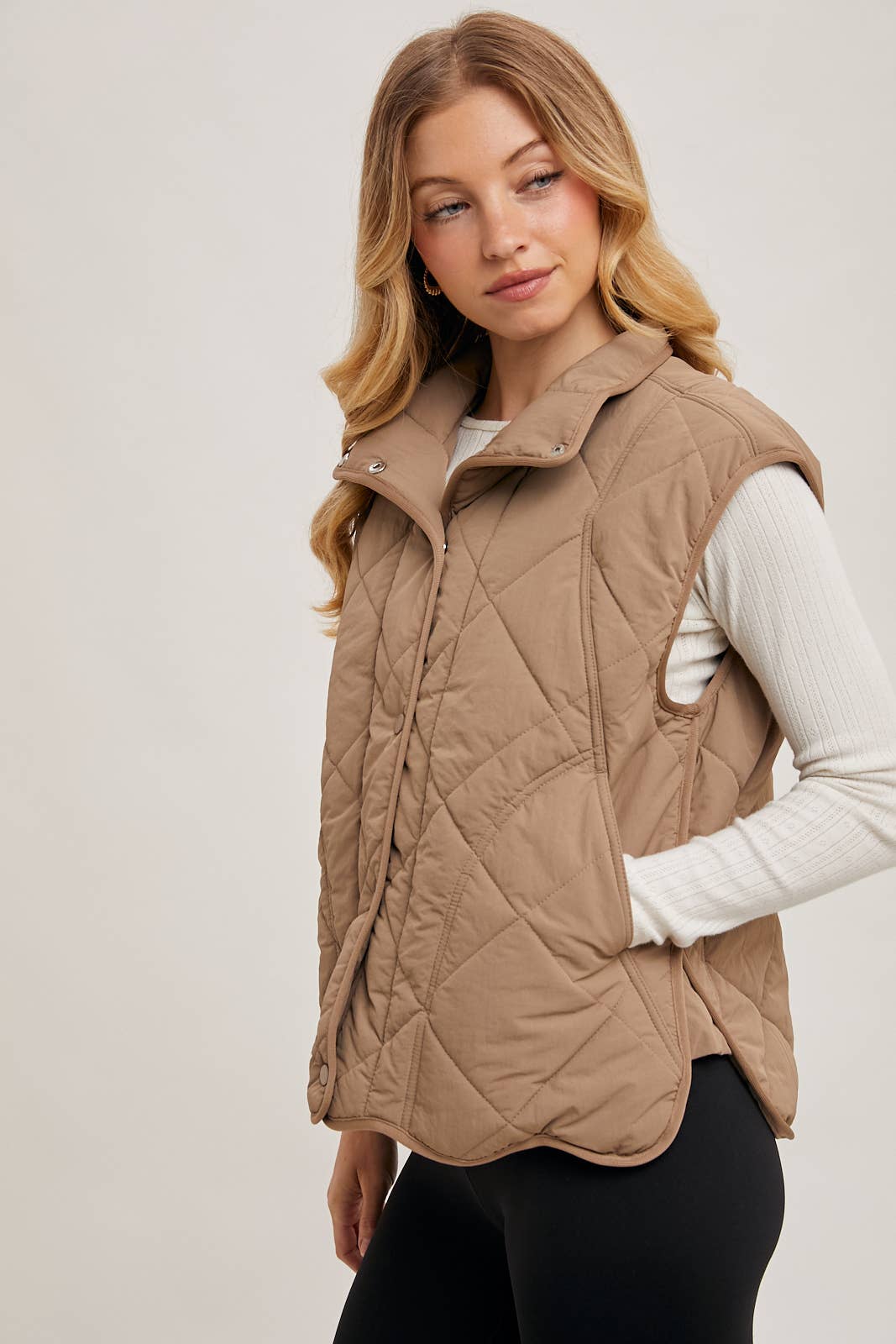 Button Down Quilted Puffer Vest: MUSHROOMi
