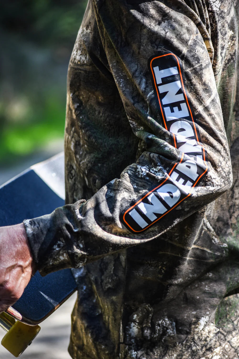 Independent Bar Logo L/S Realtree APX Tee - Camo