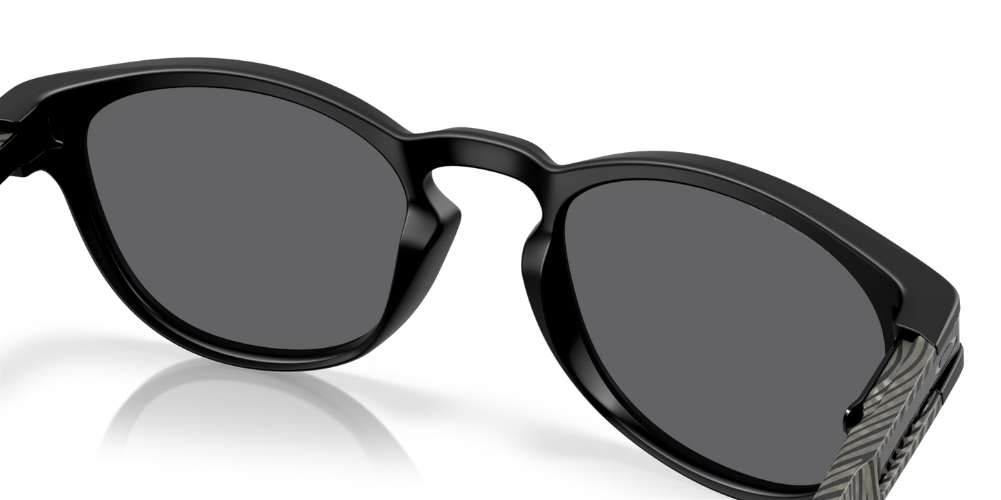 Latch Matte Black w/ Prizm Black Polarized