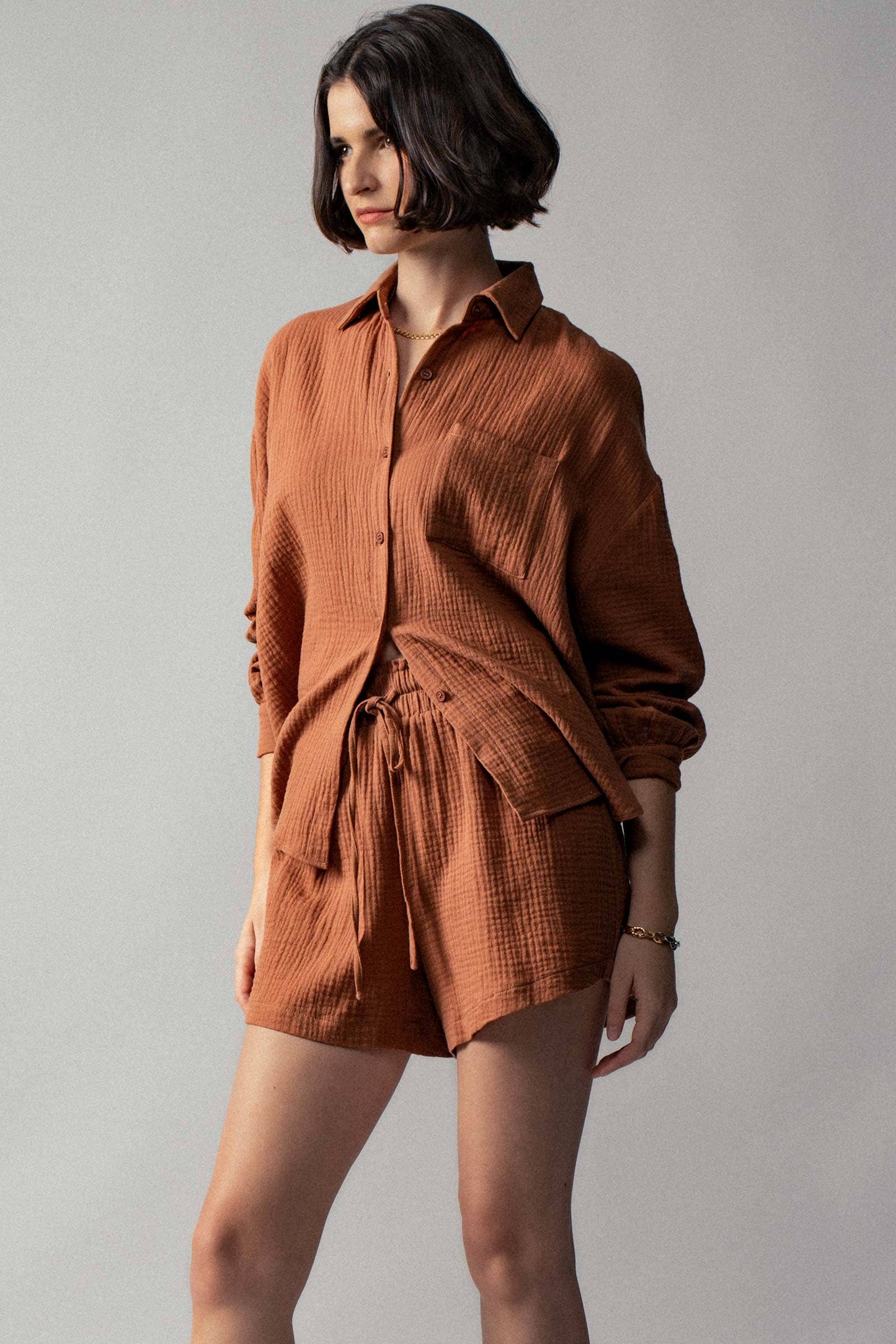 Crinkle Cotton Gauze Resort Shorts: BROWN