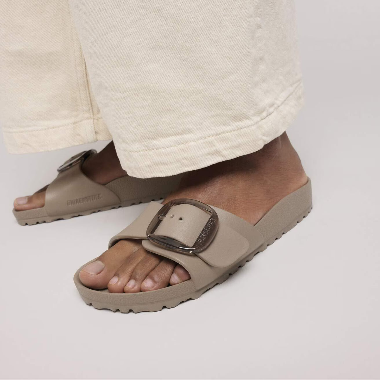 Madrid Big Buckle Eva Gray Taupe