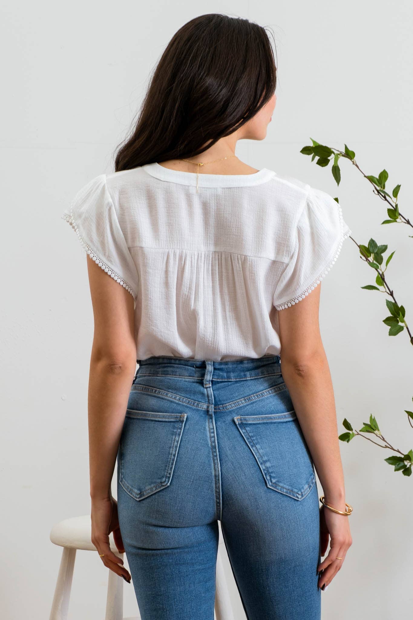 SPLIT NECK PETAL TASSEL SLEEVE BLOUSE: WHITE