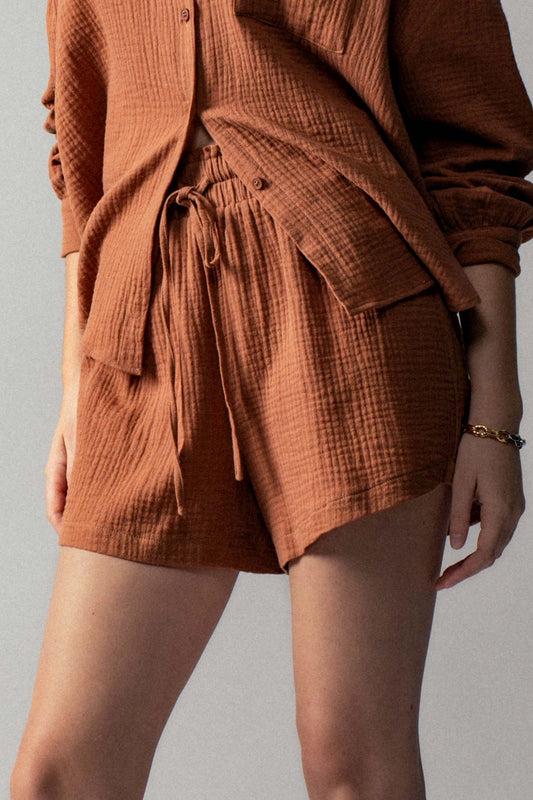 Crinkle Cotton Gauze Resort Shorts: BROWN