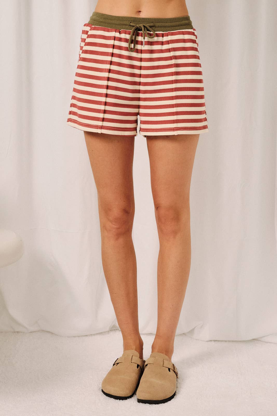 Drawstring Contrast Detail Pintuck Stripe Sweatshorts: Cream-Mauve Stripe