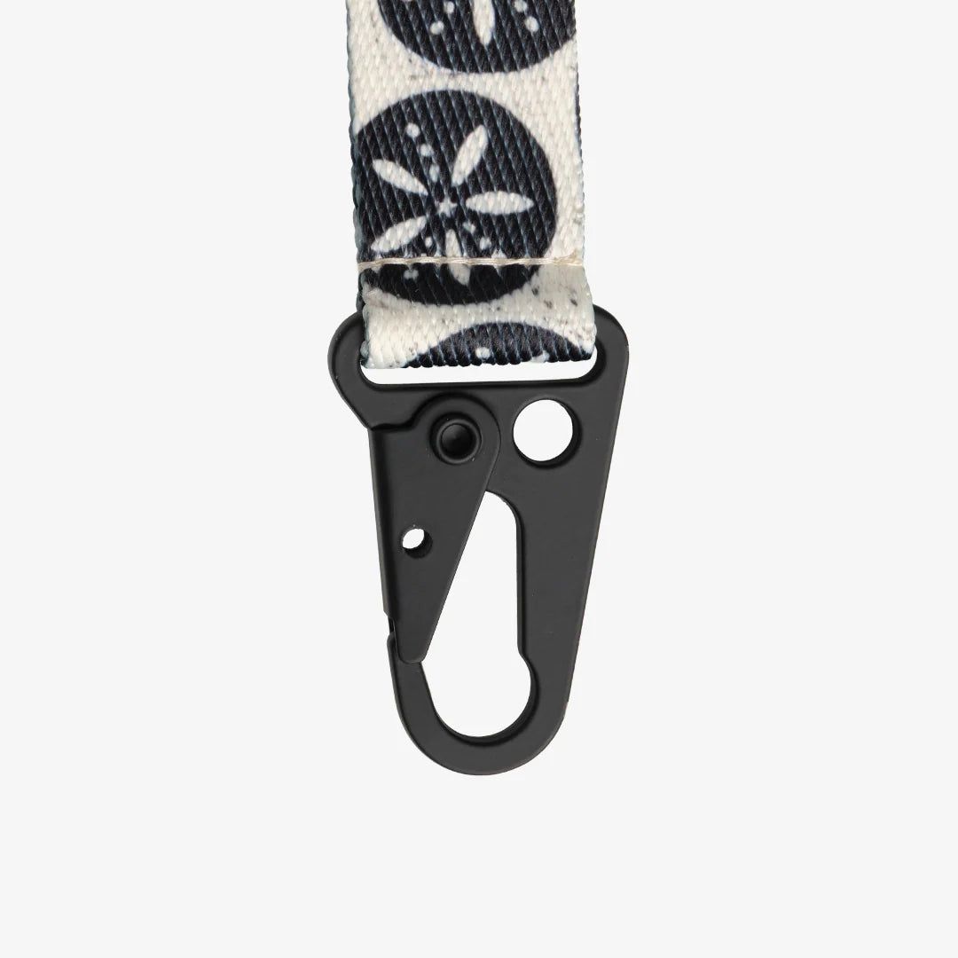 Thread Keychain Clip - Sand Dollar Black