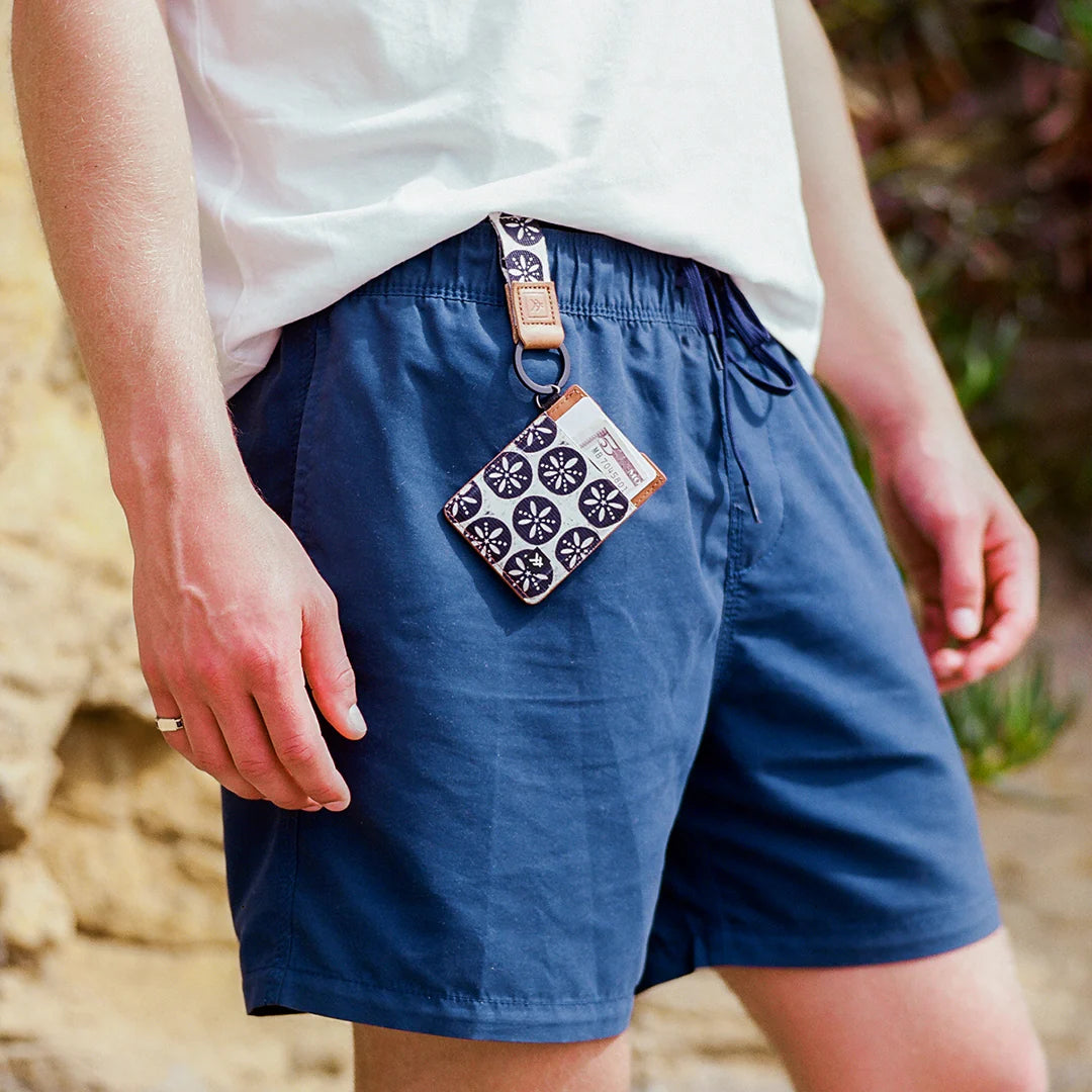 Thread Vertical Wallet - Sand Dollar Black