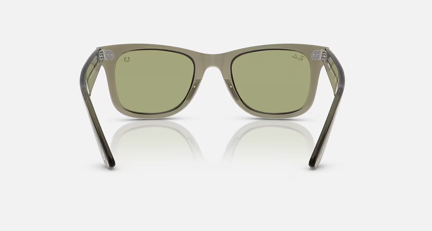 Ray Ban x Star Wars Master Yoda Wayfarer Transparent Green w/ Bottle Green