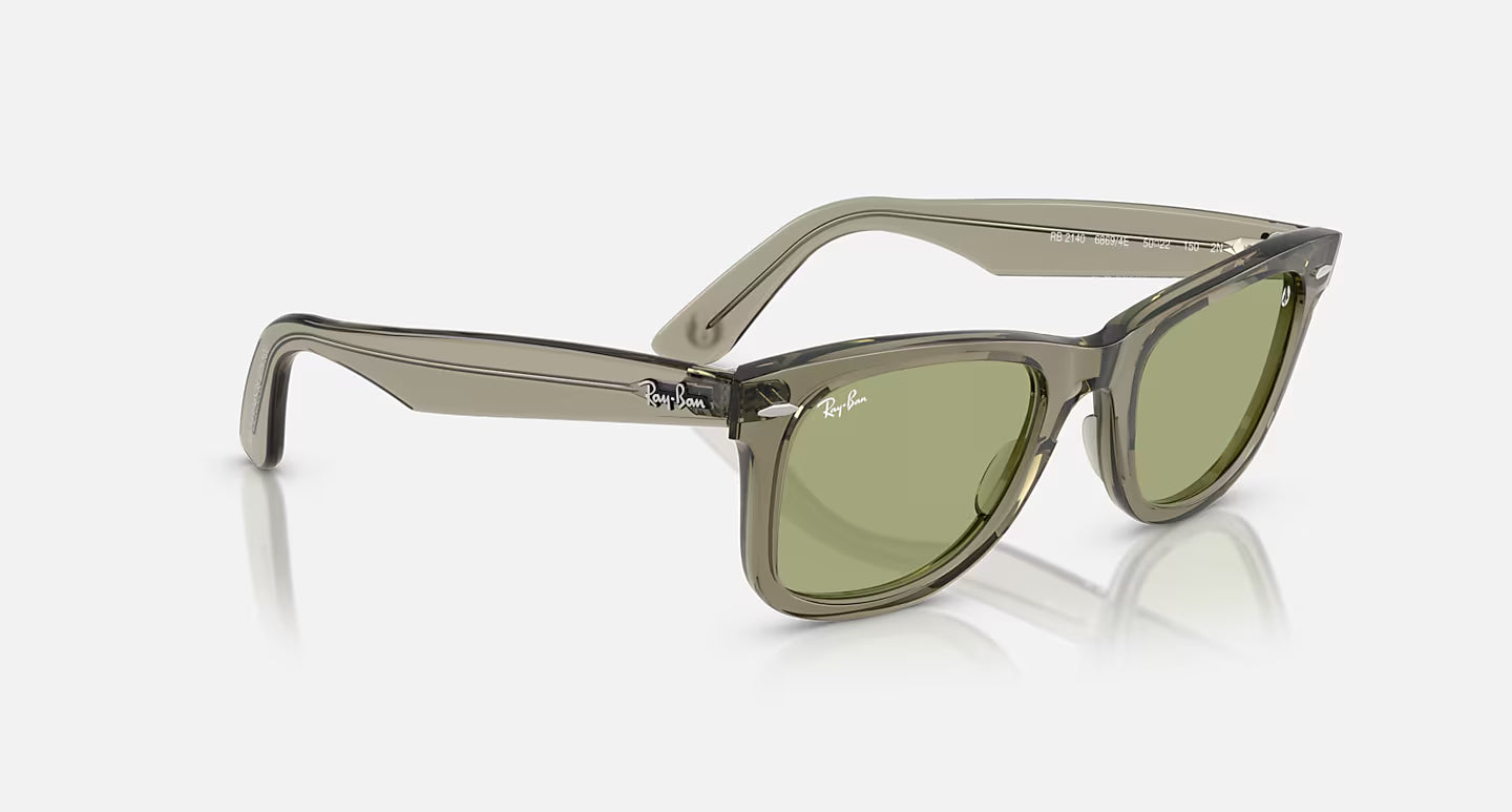 Ray Ban x Star Wars Master Yoda Wayfarer Transparent Green w/ Bottle Green