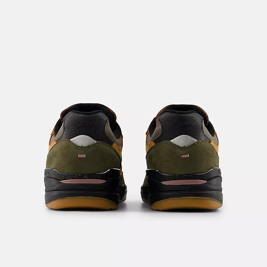 New Balance Numeric Reynolds 933 Mike Gigliotti Lotties - True Brown w/ Candy Pink